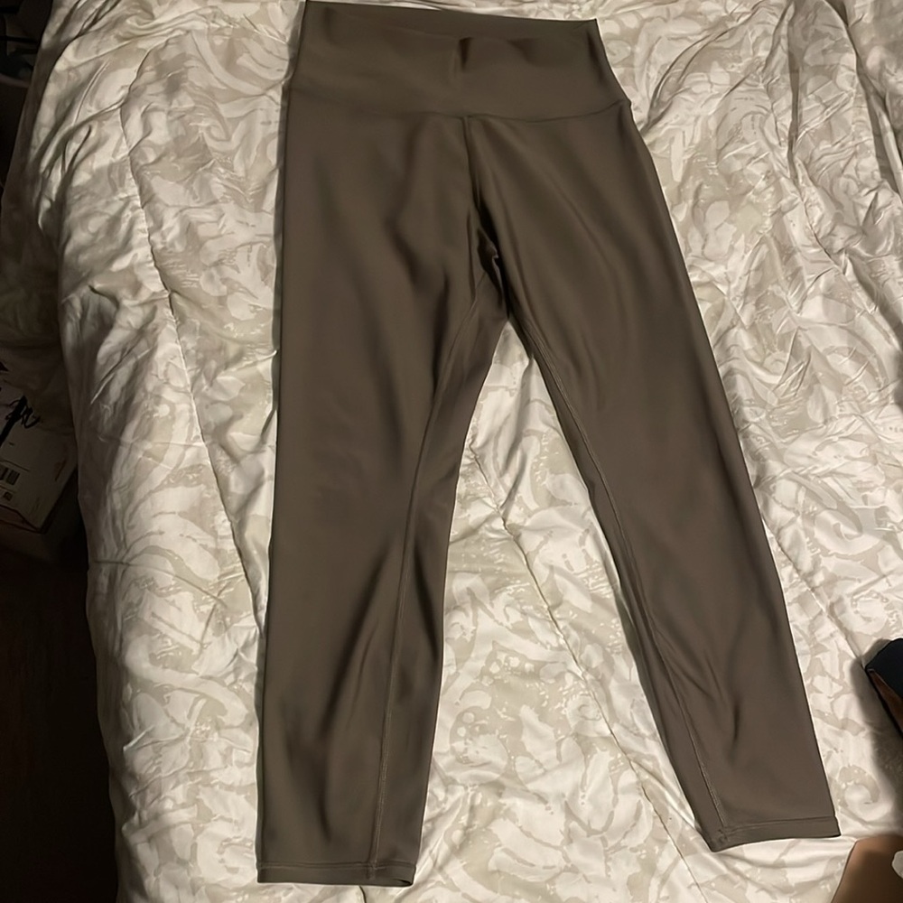 Alo Yoga airlift 7/8 leggings - Picture 3 of 7
